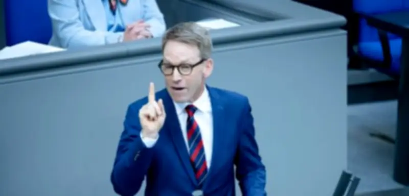 Sicherheitspolitiker warnen vor Spionagerisiken bei AfD-Reise nach Russland
