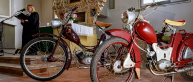 Simson-Gottesdienst in Brandenburg: DDR-Kultmopeds in der Kirche gefeiert