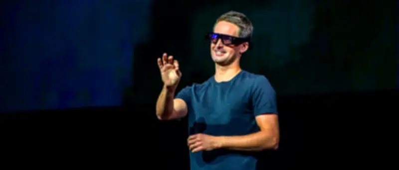 Snap bringt AR-Brille mit Mini-Display auf den Markt