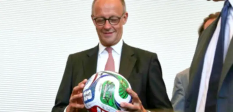 SPIEGEL-Kommentar: Merz' Lob für DFB-Elf sorgt für Spott – er kann nicht schweigen