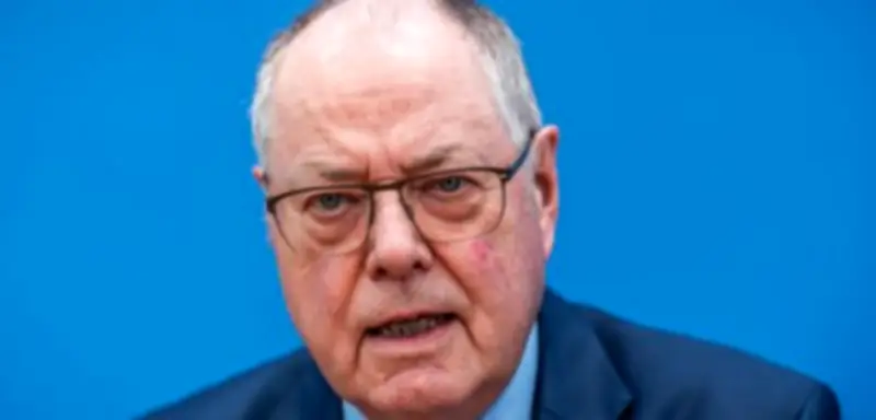 Steinbrück: AfD durch Gespräche entradikalisieren