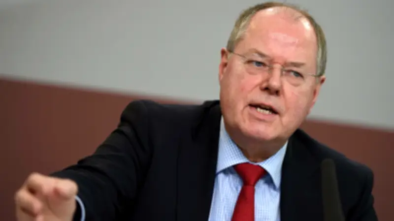 Steinbrück schlägt neue AfD-Strategie vor: Entradikalisierung statt Verbotsverfahren