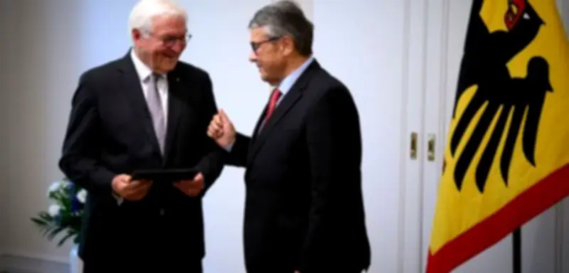 Steinmeier ehrt Gabriel mit Bundesverdienstkreuz: Ein Orden für Routine?