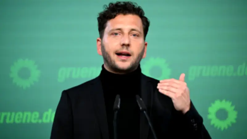 Steuerermittlungen gegen Grünen-Chef Banaszak wegen Zweitwohnsitz