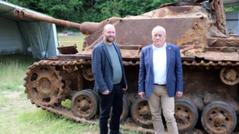 Sturmgeschütz aus Zweitem Weltkrieg auf Marineflugplatz entdeckt