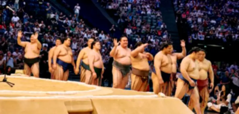 Sumo in Paris: Stärkste Männer der Welt und ihre kluge Kraft
