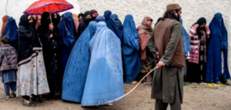 Taliban lassen Frauen ohne Ganzkörperschleier in Herat festnehmen