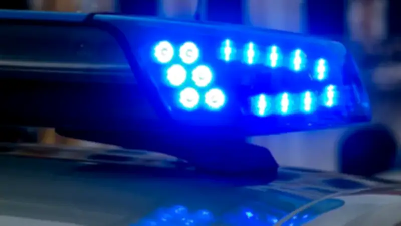 Tankstellen-Angestellte flieht vor bewaffnetem Räuber in Ludwigshafen