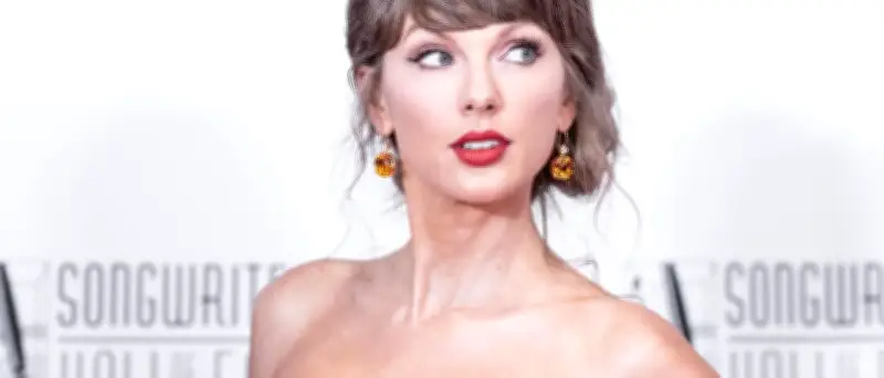 Taylor Swift als jüngste Frau in Songwriters Hall of Fame aufgenommen