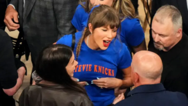Taylor Swift zeigt T-Shirt-Botschaft bei NBA-Finale im Madison Square Garden