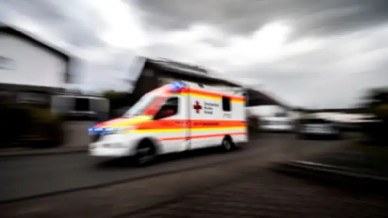 Tödlicher Fahrradunfall in Bensheim: 77-Jähriger stirbt nach Kollision mit Postauto