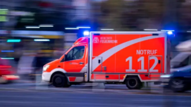 Tödlicher Notfall am Steuer: Drei Autos kollidieren in Berlin