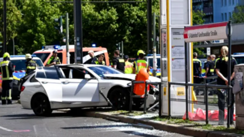 Tödlicher Unfall an Tram-Haltestelle in Berlin-Prenzlauer Berg: Zeuge vermutet zu hohes Tempo