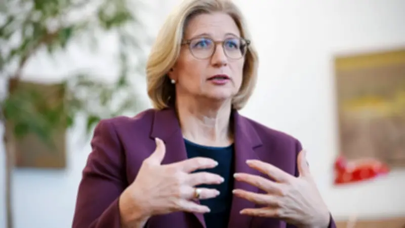 Technisches Problem: Rehlingers Flug nach Berlin abgebrochen