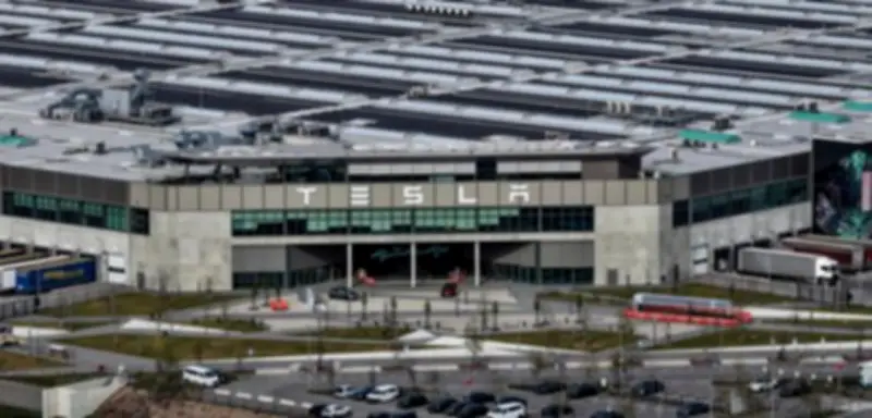 Tesla plant 1000 neue Stellen in Grünheide für Produktionssteigerung