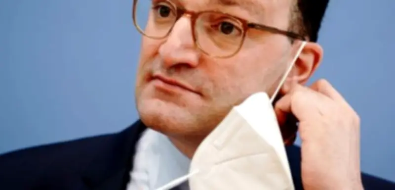 Textilfirma fordert halbe Milliarde Euro für Coronamasken vom Bund