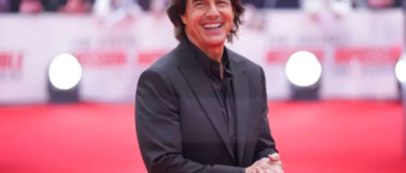 Tom Cruise zeigt sich in „Digger“ mit Bauch und Halbglatze