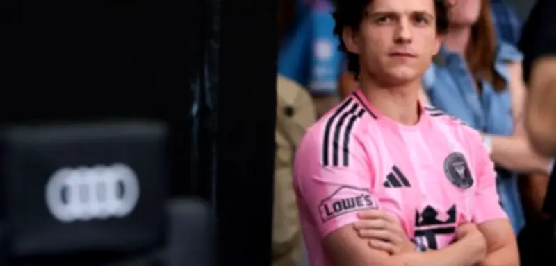Tom Holland lehnt SNL-Gastgeberrolle aus Angst vor Vorlesen ab