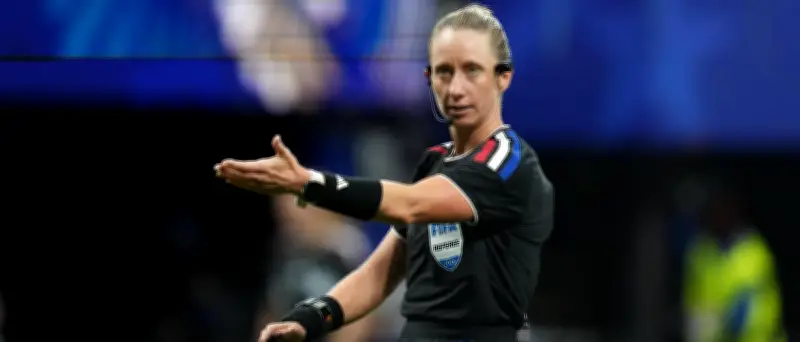 Tori Penso: Schiedsrichterin schreibt bei WM Geschichte und inspiriert Töchter