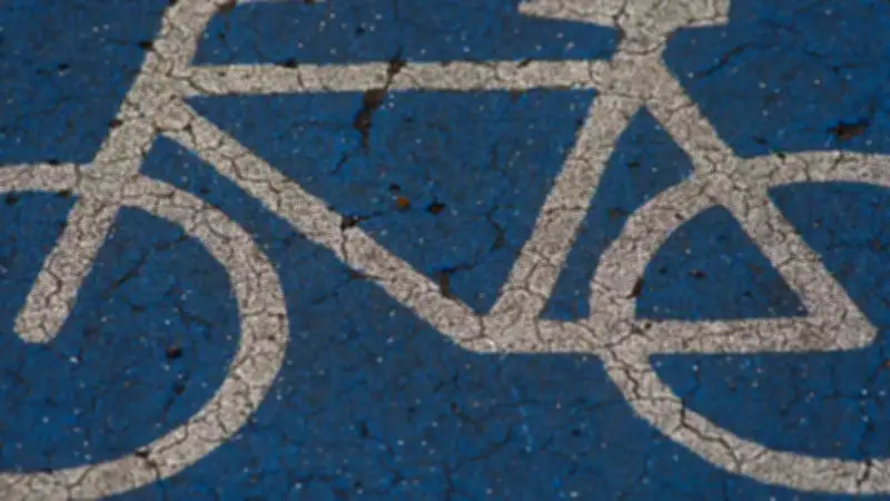 Tragischer Unfall in Varel: Lkw erfasst Radfahrerin (22) tödlich