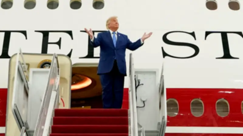 Trump enthüllt neue Luxus-Air-Force-One im Wert von einer Milliarde Dollar