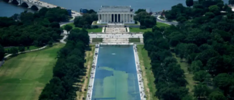 Trump macht Vandalismus für Probleme am Reflecting Pool verantwortlich