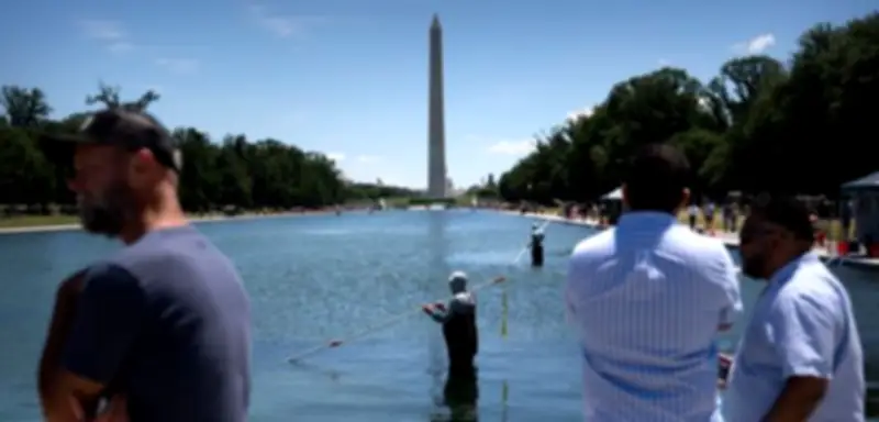 Trump: Vandalen zerstören Reflecting Pool – Festnahmen nach Farbschäden