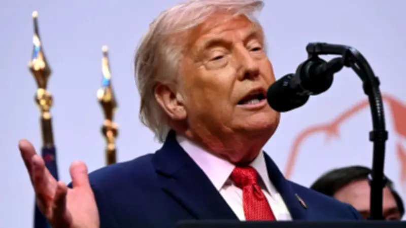 Trump zweifelt an Iran-Deal und droht mit Bomben