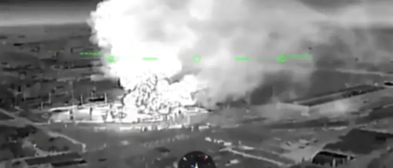 Ukraine attackiert erneut Ölterminal auf der Krim – Treibstoffkrise in Russland weitet sich aus