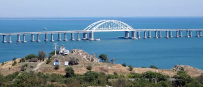 Ukraine-Krieg: Krimbrücke gesperrt, Selenskyj gibt Orden zurück