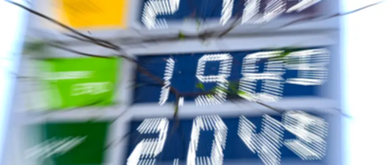 Umfrage: Viele lassen wegen Spritpreis das Auto häufiger stehen