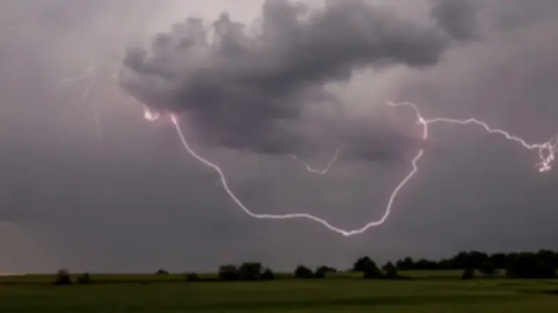 Unwetter an Fronleichnam: DWD warnt vor kräftigen Gewittern in Deutschland