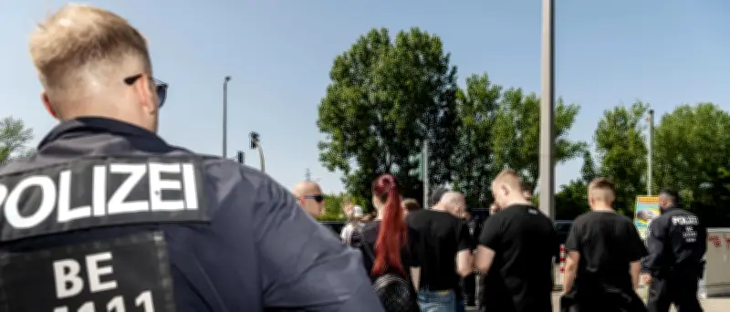 Verfassungsschutz warnt: Immer jüngere Extremisten – Präventionsexperte Mücke im Interview