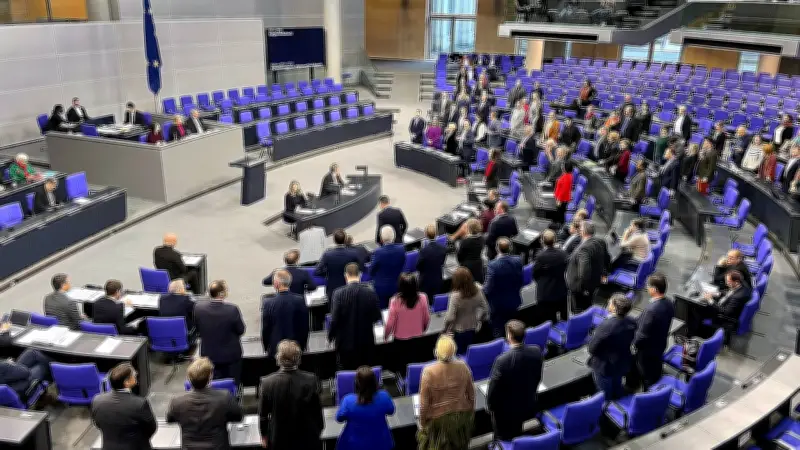 Vier Jahre Bundestag ersetzen 28 Jahre Arbeit: Altersbezüge für Abgeordnete