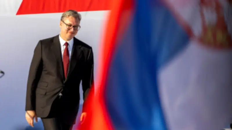 Vucic kündigt Rücktritt an: Taktik wie Putin?