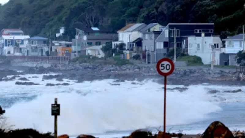 Wellington: Elf Meter hohe Wellen lösen Notstand aus