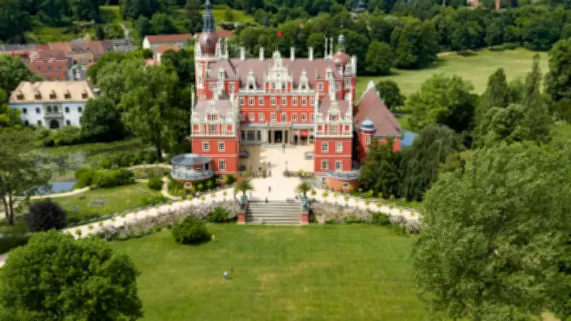 Wiederentdeckte Aquarelle zeigen Muskauer Park um 1860