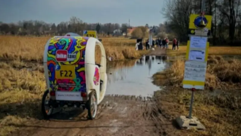 Wiesenfähre im Barnimer Dörferweg: Bezirksamt stoppt Rikscha-Fähre
