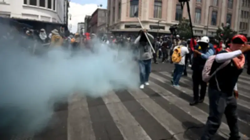 WM-Protest in Mexiko: Polizei setzt Tränengas gegen Lehrer ein