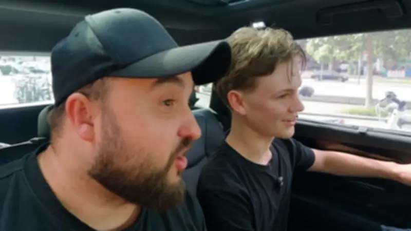 WM-Quiztaxi mit Pocher: Vater-Sohn-Duo scheitert an Fifa-Motto