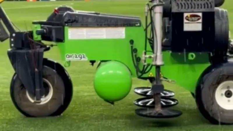 WM-Rätsel um Rasen-Monster: Air2G2 sorgt für Verwirrung
