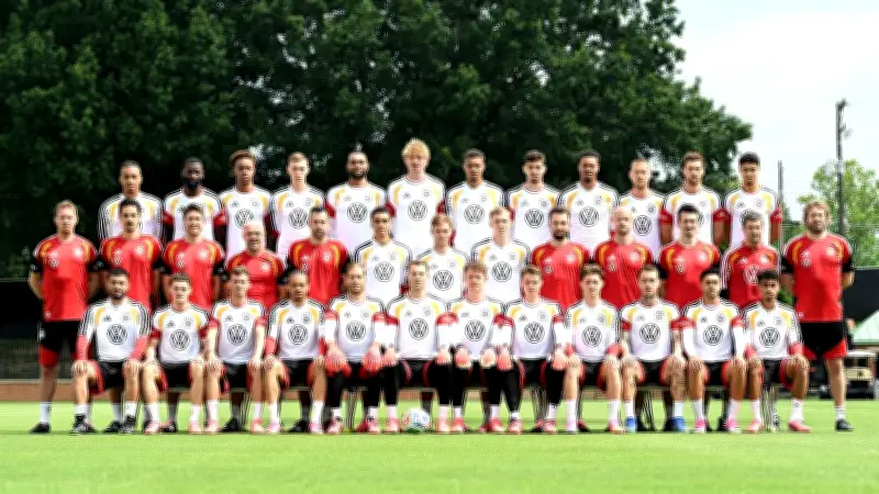 WM-Sommer trotz Trump: Fußball, Gewalt und Panini-Alben