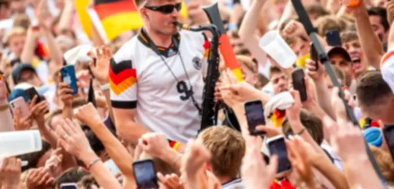 WM-Songs 2026: Shakira, Helene Fischer, Killermichel – wer macht die beste Hymne?