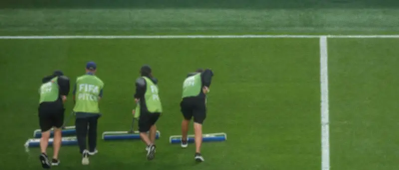 WM-Spiel Frankreich gegen Irak nach Gewitter mit fast zweistündiger Verzögerung fortgesetzt