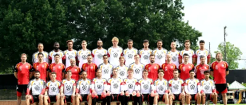 WM-Teamfoto: Torwart Urbig sorgt für Novum beim DFB