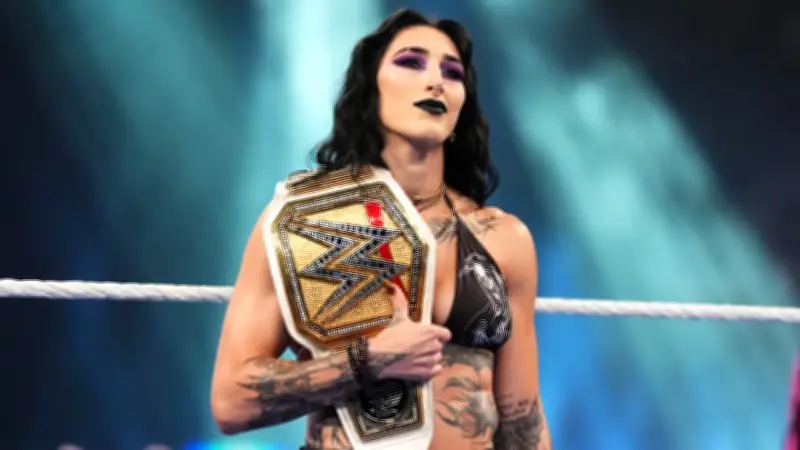 WWE SmackDown in Bologna: Titel-Chaos und King-Queen-Turnier