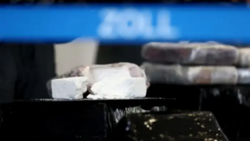 Zollbeamter und Polizist: Drogenhandel im Darknet mit halber Million Euro