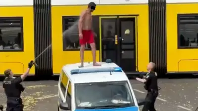 Berlin: Mann in Badehose bedroht Kinder und greift Polizisten an