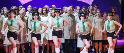 DDR-Revue „Mokka-Hits und Milchbar-Träume“ begeistert in Berlin