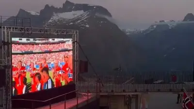 Öffentliches Public Viewing in Norwegen mit Haaland-Flair